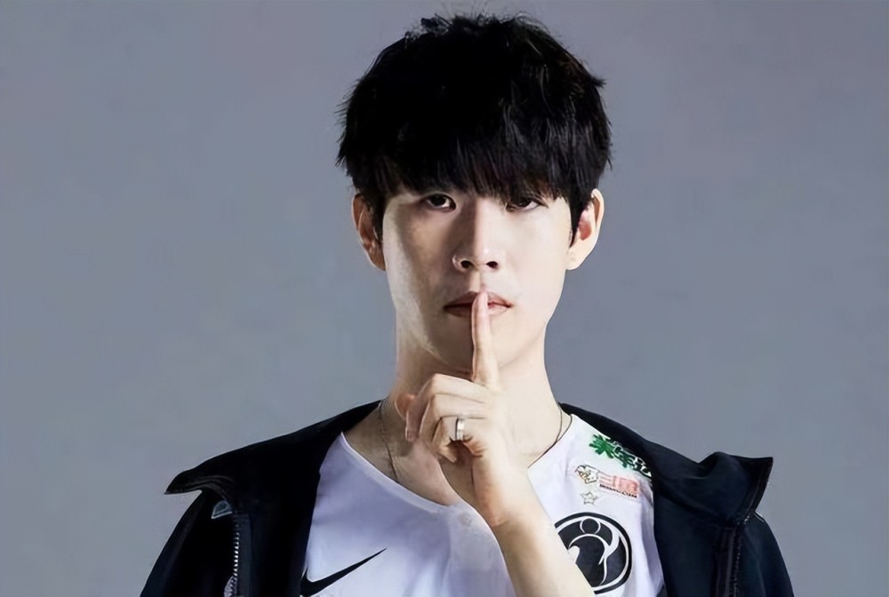 siuhy：入队的时候，Twistzz就明确表示由我接管指挥权