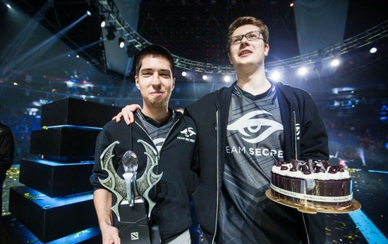 Tabe更博晒照：分享一些伦敦的点点滴滴 去MSI后头要秃了！