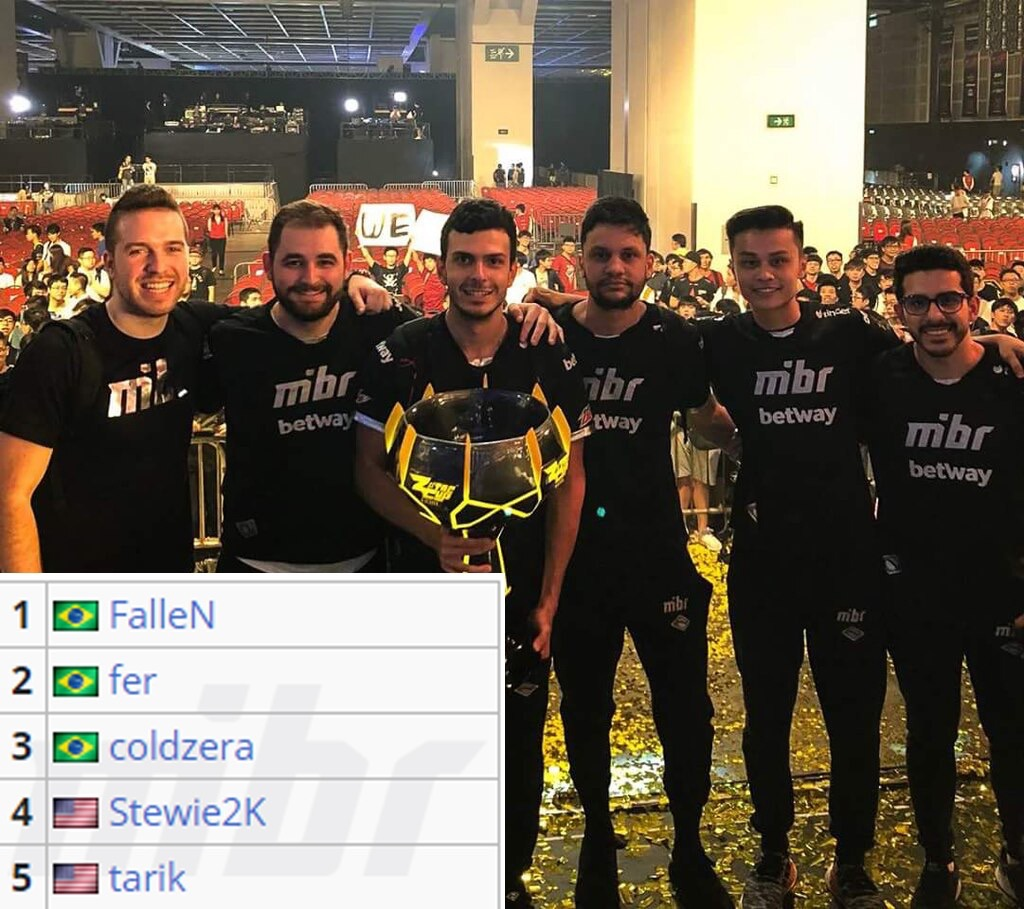 K God SofM 做到了！Zita的脸在键盘上疯狂敲击造成了巨额伤害，Zita的队伍以1-0领先Crystal Brother的队伍。